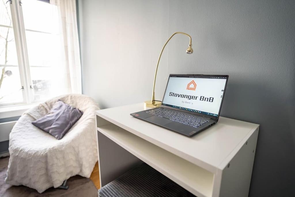 The House Of 14 -central, Sauna And Airport Shuttle Appartement